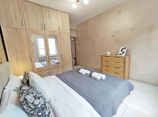 Central 2BDR Stay with Parking for 4 people - 1