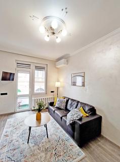 Central 2BDR Stay with Parking for 4 people - 6