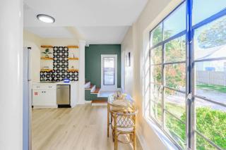 Aerie Loft: Cozy 1-Bedroom Retreat in Biloxi, Perfect for Couples! - 2