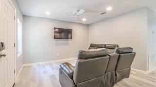 Cozy 2BR/1BA Duplex Just Blocks from Downtown Biloxi, Beaches and Entertainment - 9