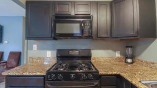 Delightful 2-bedroom, 1-bath home near Biloxi's scenic Back Bay - 6