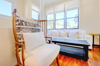 Aerie Loft: Cozy 1-Bedroom Retreat in Biloxi, Perfect for Couples! - 7
