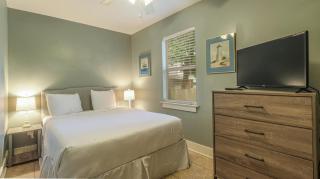 Delightful 2-bedroom, 1-bath home near Biloxi's scenic Back Bay - 1