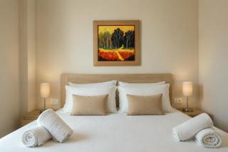 Stunning two Bedrooms Apartment Steps from the Beach - 2
