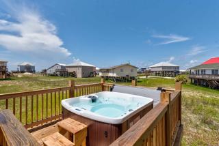 Dog-friendly seaside home with WiFi deck amazing views minutes from beach - 8