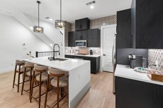 Luxury Townhome+Rooftop+Bishop Arts+Garage - Holiday Home - 4