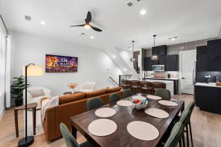 Luxury Townhome+Rooftop+Bishop Arts+Garage - Holiday Home - 1