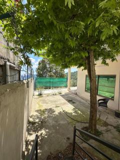 The Green Hut Stylish 2BR Apartment with lounge - 7