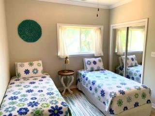 148 Beau Clair - Beachside Townhome with Pool in Long Beach - 3