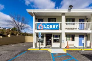 Motel 6 New Brunswick - New Brunswick - 9