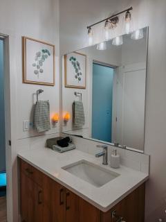 Private Boho Tiny Home - Lakes, Wineries, Hike, Ski - 7