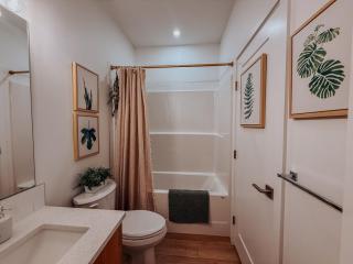Private Boho Tiny Home - Lakes, Wineries, Hike, Ski - 3