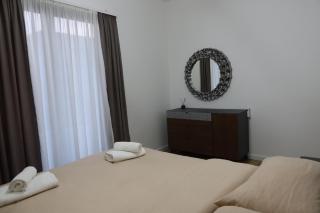 Cozy Stay Tirana with Balcony and Skyline View - 9