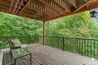 Elegant 2BR Retreat Prime Downtown Location Overlooking Parks Greenbelt - 4