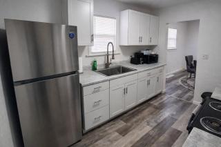 Cozy 2BR Home Near Toledo Hospital - 2