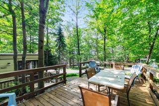 Pocono 3Bedroom House Near Lake & Pool - 6