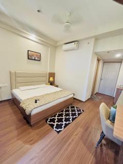 CrownLeaf Stays - Greater Noida - 2