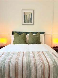 New 4BR Home 2 Private Parking, Sleeps 5 - 8