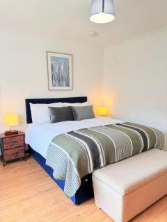 New 4BR Home 2 Private Parking, Sleeps 5 - 6