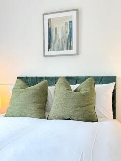 New 4BR Home 2 Private Parking, Sleeps 5 - 3