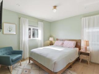 Chic Mt Washington Bungalow with Private Deck and Yard - 6