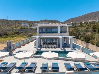 Elmar Bay Villa, Beachfront Luxury Escape with Private pool - 0