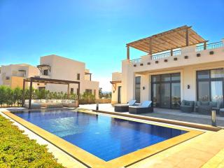 Stunning Villa with breathtaking golf & lake view - 0