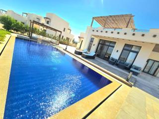 Stunning Villa with breathtaking golf & lake view - 4