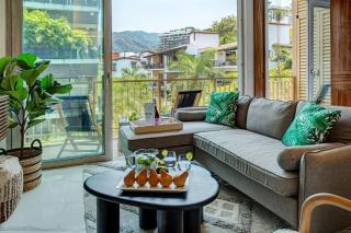 Romantic Zone Condo with Rooftop Pool 2 Min Beach - 7