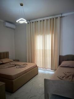 Kejdi Golem Central Apartment - 8