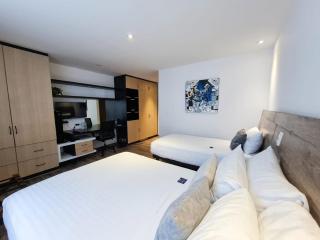 ROOM Hotel & Suites - 7