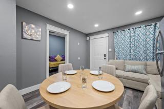 Pool Warm Heights 2BR Getaway with Free Park - 9