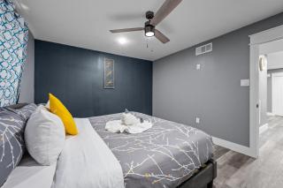 Pool Warm Heights 2BR Getaway with Free Park - 8