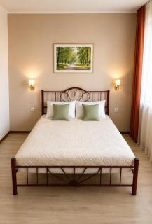 Tomas 4BR House Near Airport - 8