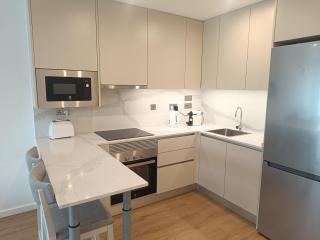 2 Beds & 1 Bed Victory Apartments, Close to the Airport & Ocean Village - 7