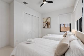 Stylish Pool Home 4BR Near Siesta Key Palm Noir - 7