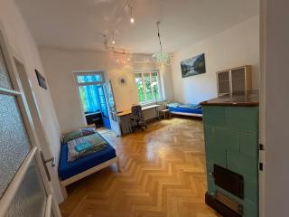 Großzügige Altbau-Wohnung mit Loggia & Grünblick - 5