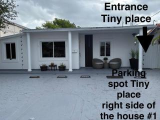 Tiny place w private hot jacuzzi 7 min to Miami international airport - 9