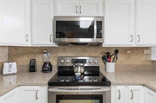 Islander E 7011 Stunning oceanfront condo with pool & gym access - 1