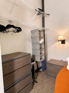 Cream City Industrial Loft Near Fiserv with Parking - Suite 3 - Sleeps 8 - 2