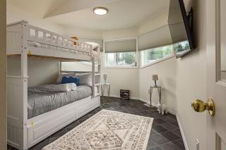 Rare Find - Entire Home 4BDR Family Neighborhood - 5