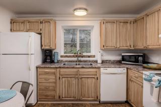 On the Creek Anchorage 2BR Hideaway Condo - 4