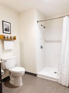 Cream City Industrial Loft Near Fiserv with Parking - Suite 4 - Sleeps 8 - 6