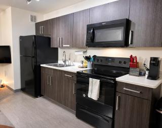 Cream City Industrial Loft Near Fiserv with Parking - Suite 2 - Sleeps 8 - 5