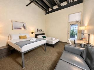 Cream City Industrial Loft Near Fiserv with Parking - Suite 2 - Sleeps 8 - 3