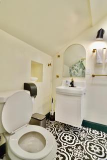 Evergreen Niagara 17-min walk Free Wifi Parking - 7
