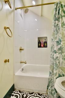 Evergreen Niagara 17-min walk Free Wifi Parking - 8