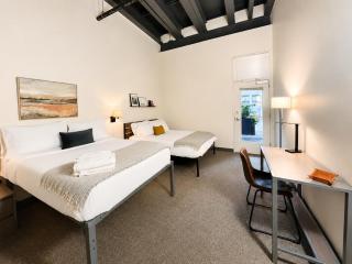 Cream City Industrial Loft Near Fiserv with Parking - Suite 1 - Sleeps 8 - 8