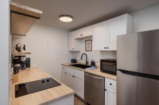 Modern Downtown Studio - King Bed - Inlet Views - 6