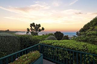 Private seaside couples hideaway - 2